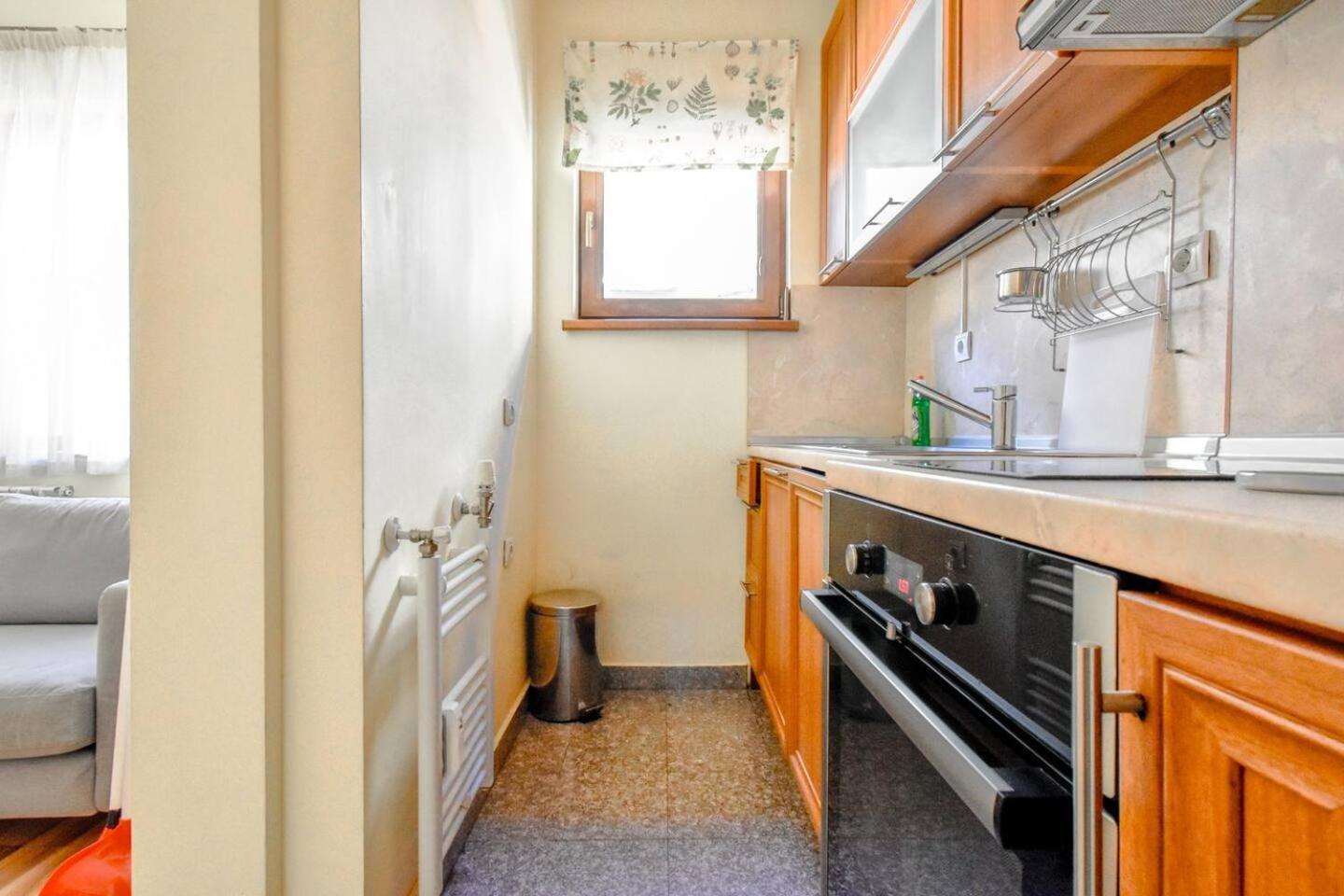 Apartment 2bdr Location Acs Separate Kitchen